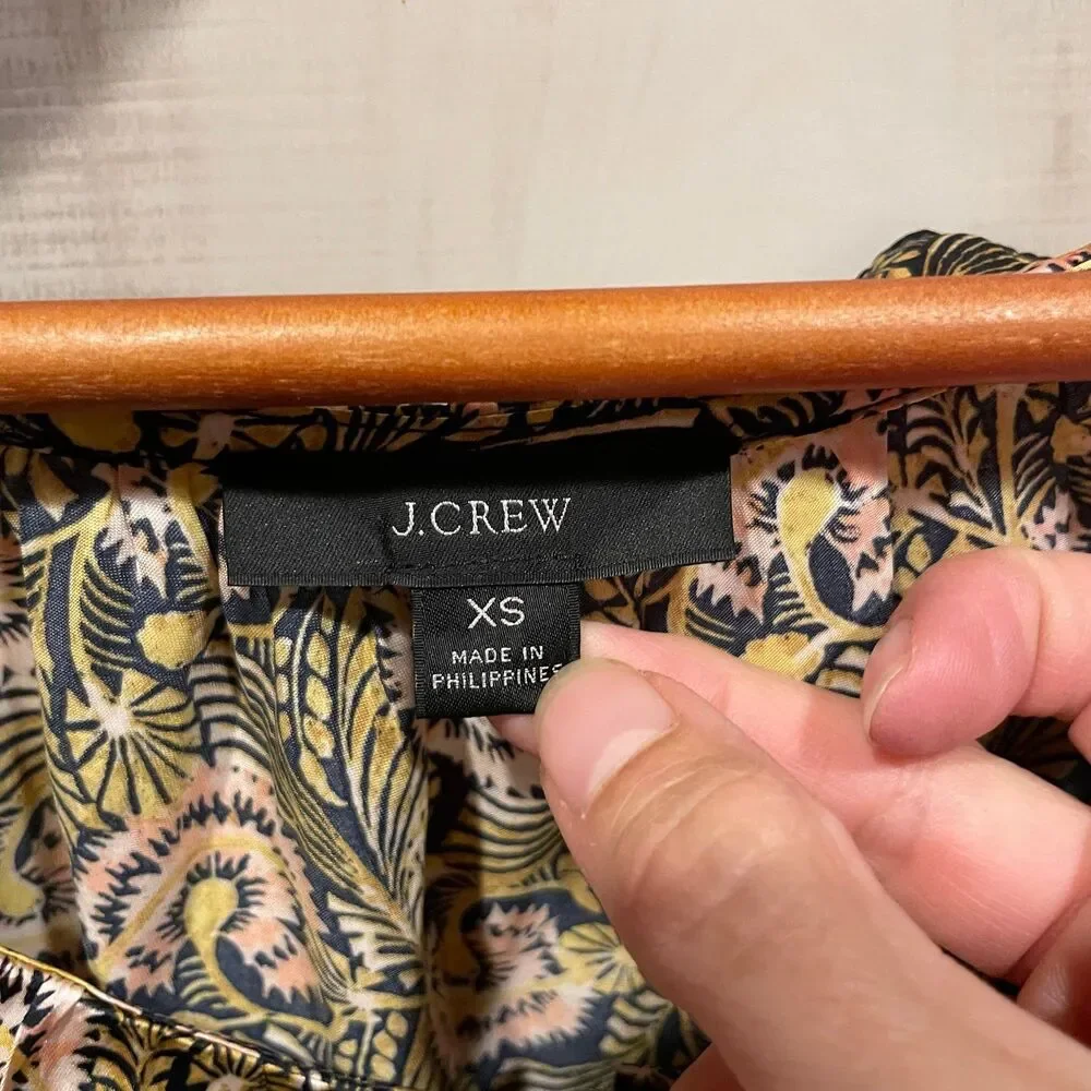 Cute J. Crew silky ruffle puff sleeve scoop neck blouse classic modern preppy